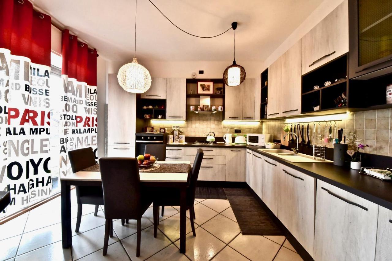 Modern Apartment Halfway Between Milan And Como Cogliate Eksteriør billede