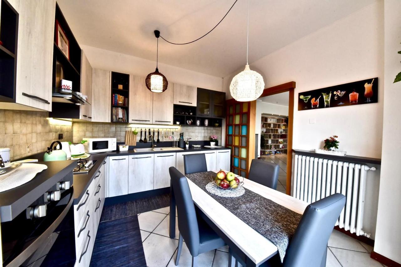Modern Apartment Halfway Between Milan And Como Cogliate Eksteriør billede