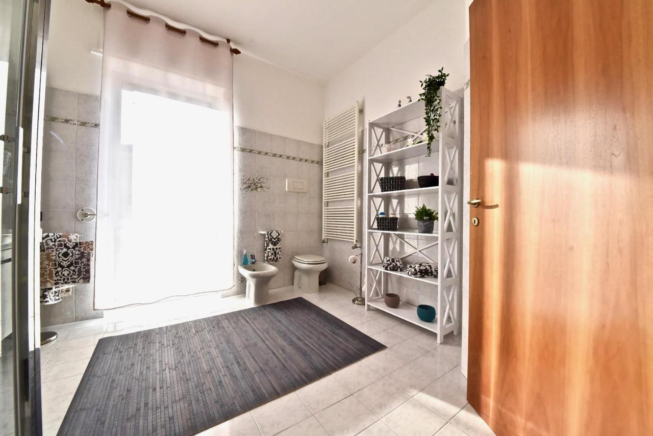 Modern Apartment Halfway Between Milan And Como Cogliate Eksteriør billede
